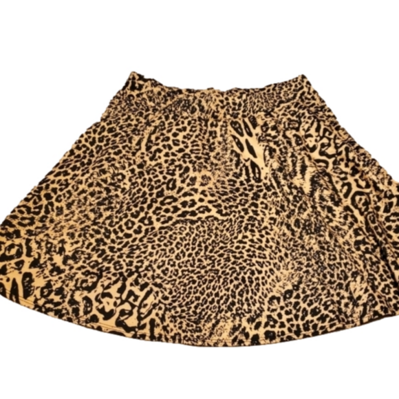 Dresses & Skirts - LEPORD print mini skirt sz. Medium